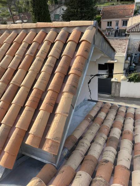Rénovation toiture en tuile à Nîmes