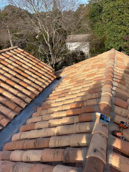 Toiture maison ancienne à Nîmes