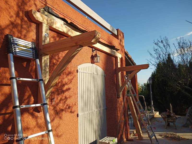 Ou faire réaliser un auvent par un professionnel à Nîmes dans le Gard