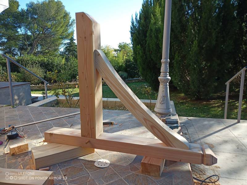 Ou faire réaliser un auvent par un professionnel à Nîmes dans le Gard