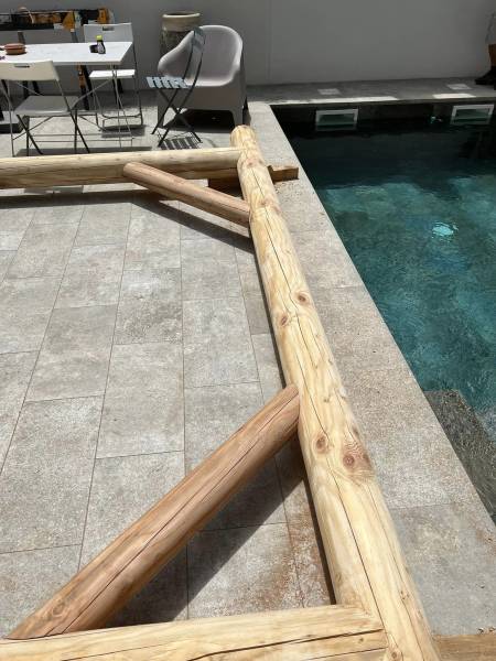 Ou faire réaliser une pergola en rondin à Nîmes dans le Gard