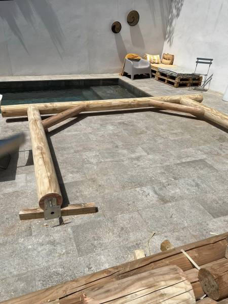 Ou faire réaliser une pergola en rondin à Nîmes dans le Gard
