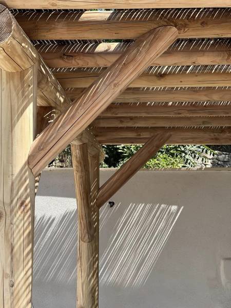 Ou faire réaliser une pergola en rondin à Nîmes dans le Gard