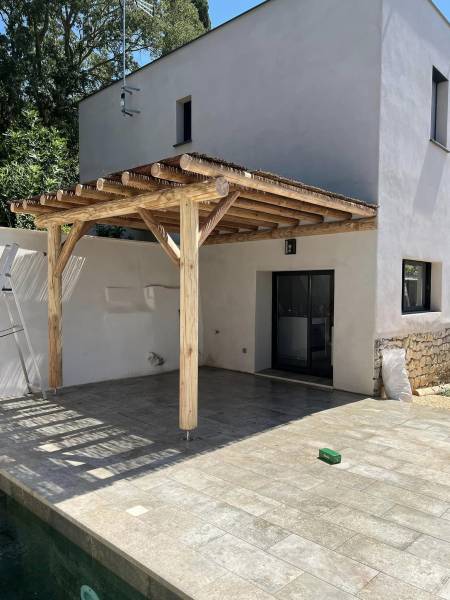 Ou faire réaliser une pergola en rondin à Nîmes dans le Gard