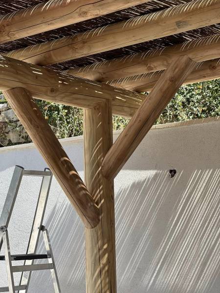 Ou faire réaliser une pergola en rondin à Nîmes dans le Gard