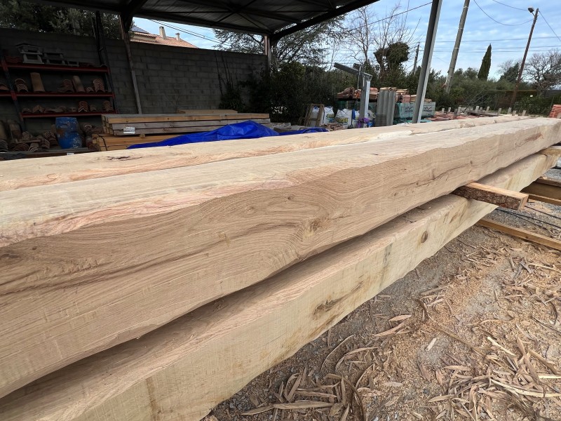 Réalisation d’une charpente en chêne à Uzès et alentours dans le Gard