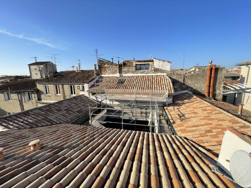 Réfection de toiture dans le secteur sauvegardé Rue de la Madeleine à Nîmes