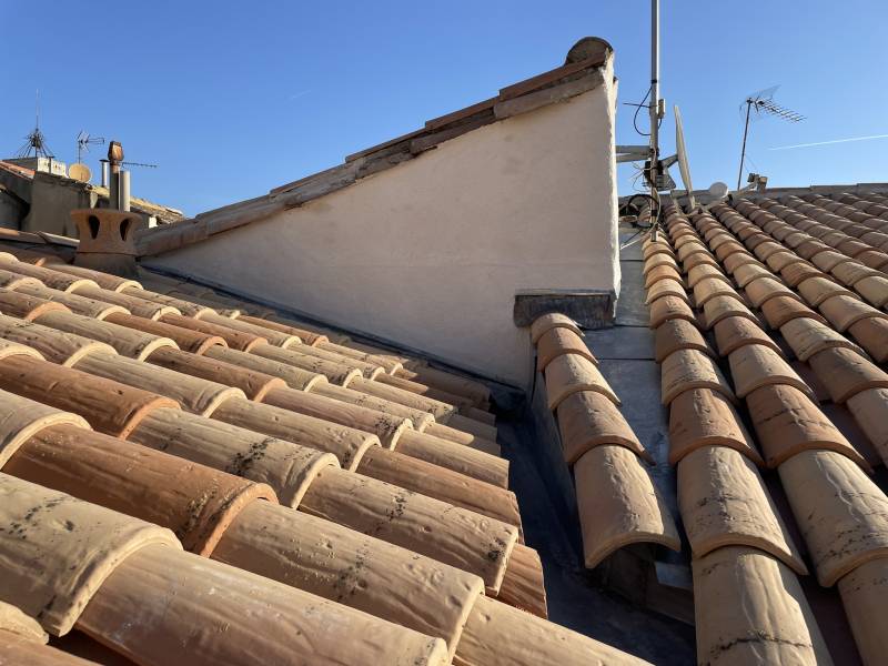 Réfection de toiture dans le secteur sauvegardé Rue de la Madeleine à Nîmes