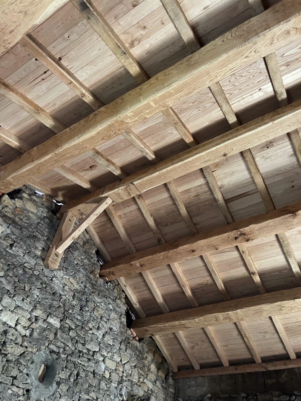 Réalisation d’une charpente en chêne à Uzès et alentours dans le Gard