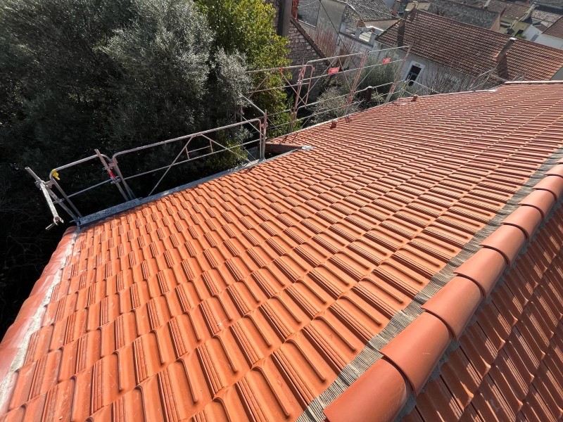 Réfection complète de toiture en tuile à Nîmes