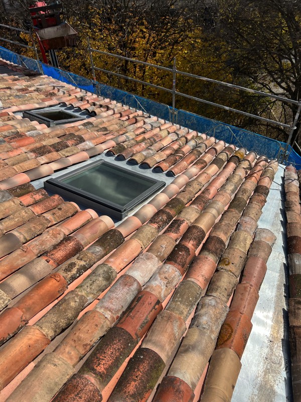Rénovation complète d'une toiture Square de la Bouquerie à Nîmes dans le Gard