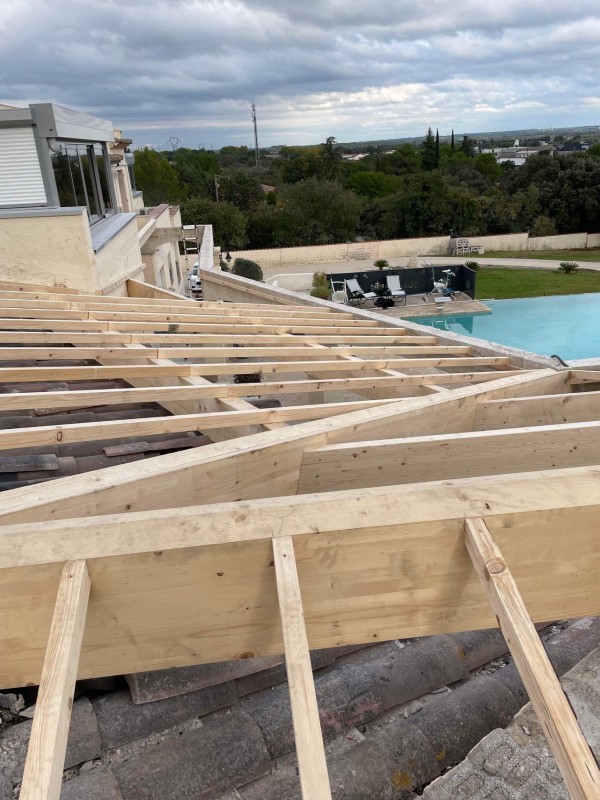 Charpente en lamellé collé à Bernis et alentours dans le Gard