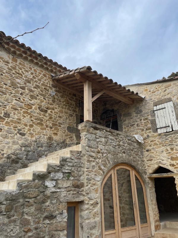 Artisan pour réaliser un appenti en chêne à Anduze et alentours dans le gard