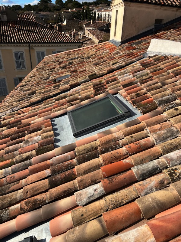 Rénovation complète d'une toiture Square de la Bouquerie à Nîmes dans le Gard