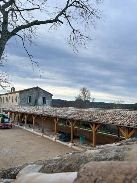 Couverture en tuile canal ancienne à Sauve dans le Gard
