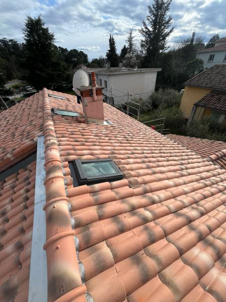 Toiture rénovée à Alès, avec des finitions en zinc