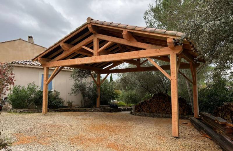 Abris voiture en bois à Nîmes et alentours dans le Gard