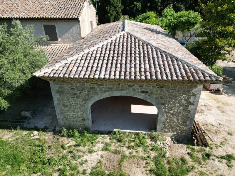 Couvreur Rénovation toiture d'un Mas à Uzès et alentours dans le Gard