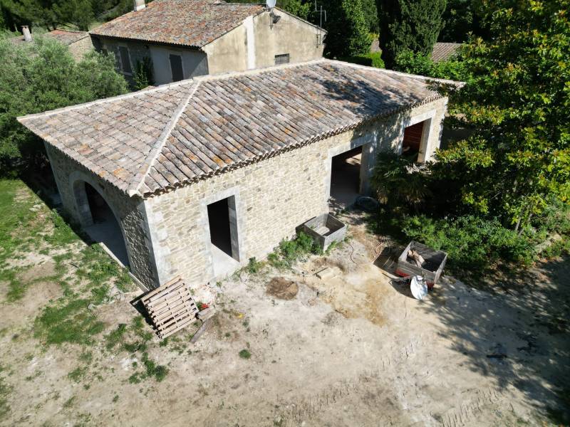 Couvreur Rénovation toiture en tuile ancienne à Nîmes et alentours dans le Gard