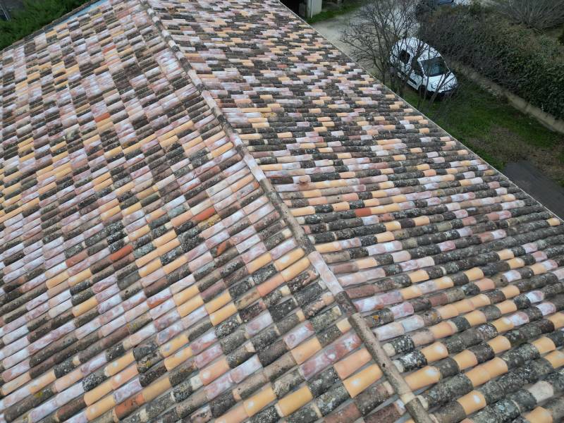 Toiture en vieille tuile à Uzès