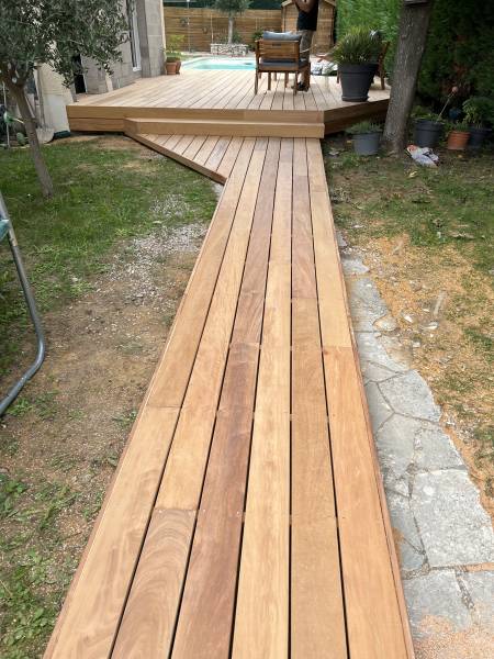 Terrasse Piscine à Uzès et alentours dans le Gard