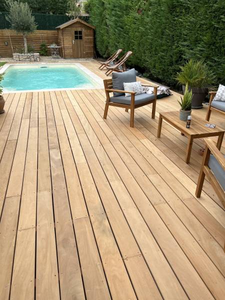 Terrasse piscine à Nîmes et alentours dans le Gard
