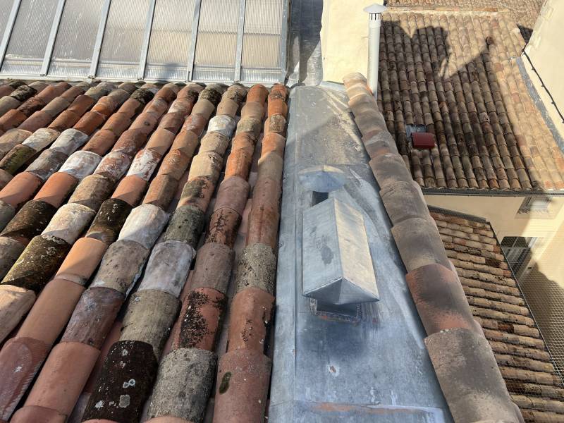 Rénovation complète d'une toiture Square de la Bouquerie à Nîmes dans le Gard