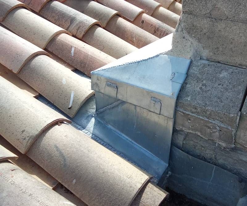 Zinguerie toiture monument historique Nîmes et alentours