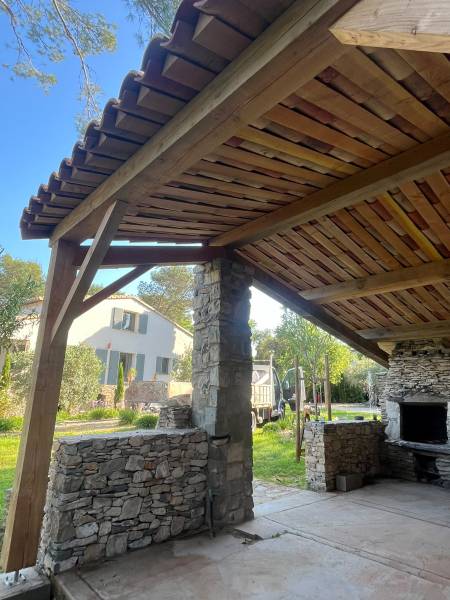 Réalisation d'une charpente sur mesure à Nîmes dans le Gard