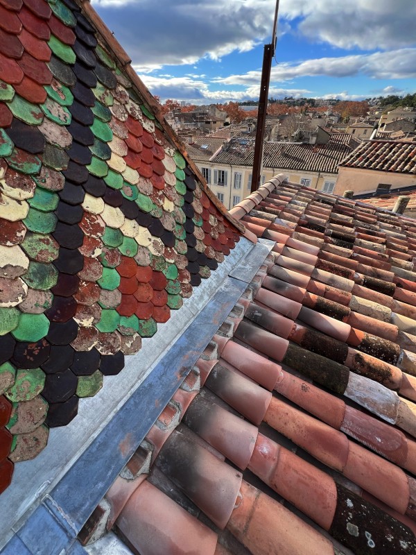 Rénovation complète d'une toiture Square de la Bouquerie à Nîmes dans le Gard