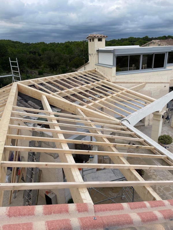 Charpente en lamellé collé à Bernis et alentours dans le Gard