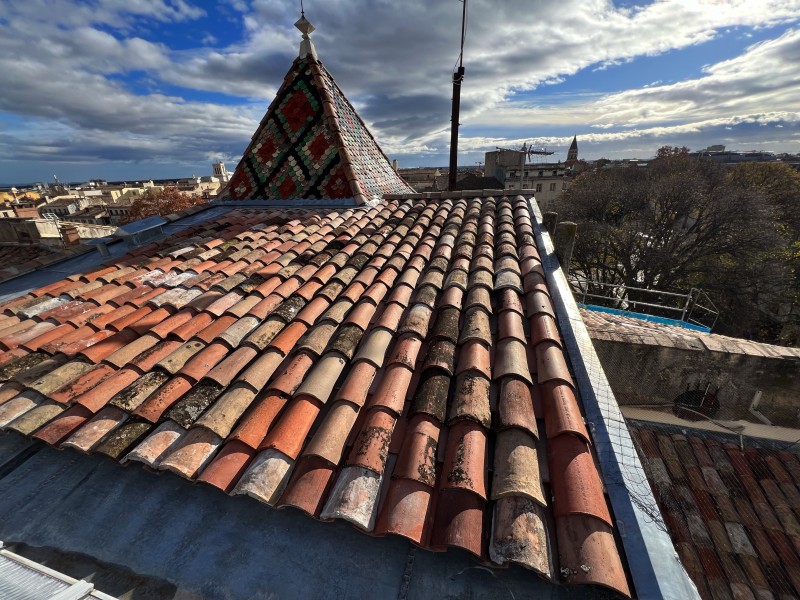 Rénovation complète d'une toiture Square de la Bouquerie à Nîmes dans le Gard
