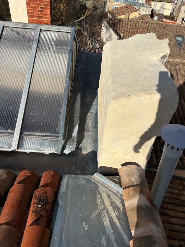 Rénovation complète d'une toiture Square de la Bouquerie à Nîmes dans le Gard