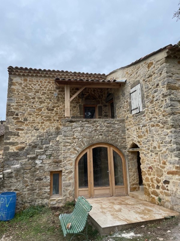 Artisan pour réaliser un appenti en chêne à Anduze et alentours dans le gard