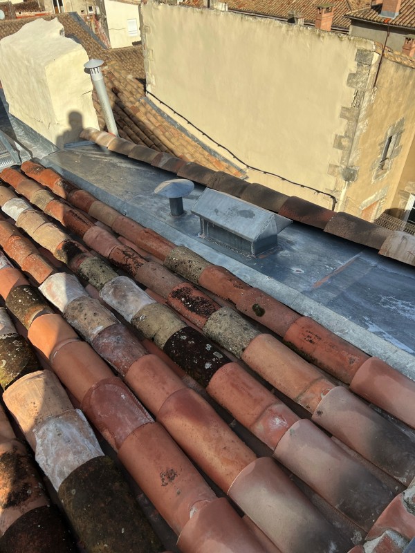 Rénovation complète d'une toiture Square de la Bouquerie à Nîmes dans le Gard