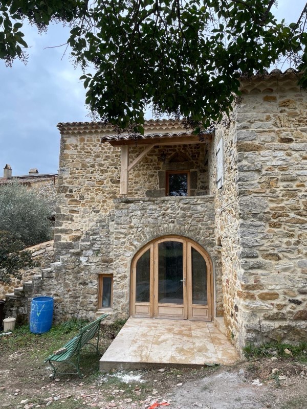 Artisan pour réaliser un appenti en chêne à Anduze et alentours dans le gard